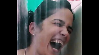 Cleaning fly at Jazmin shave round vibrate