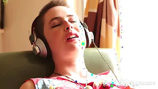 Unprofessional Ezmerelda Fingers Her Hairy Pussy